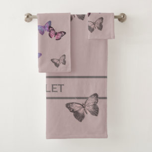 Les papillons chics et l'amour est manuscrit sur