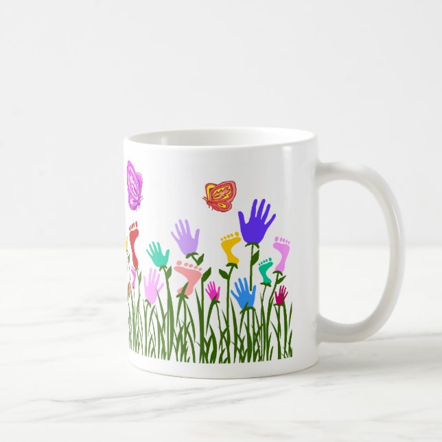 Les pieds de n remet la tasse de jardin (Droite)