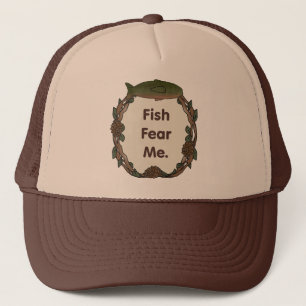 Les poissons drôles de casquette de pêcheur me