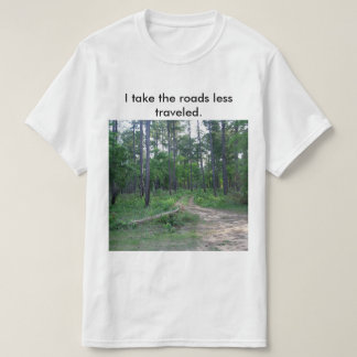 Les routes moins ont voyagé le T-shirt des hommes