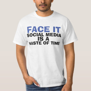Les T-shirts antisociaux de médias, lui font face