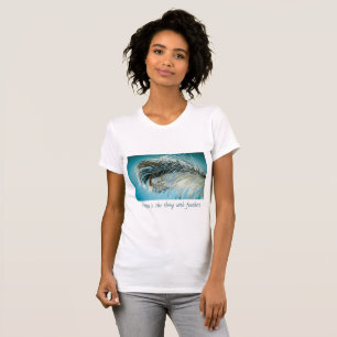 L'espoir de T-shirt est la chose avec des plumes