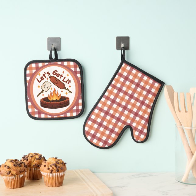Let’s Get Lit Firepit – Cute Marshmallow & Hot Dog Oven Mitt & Pot Holder Set (Insitu(Hanging))