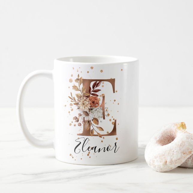 LETTRE FLEURIE COPER E MONogramme Café Mug (Avec donut)