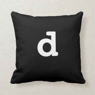 Lettre minuscule d de coussin noir et blanc
