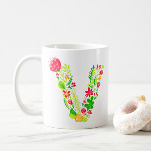Lettre V en Mug de café en fleurs