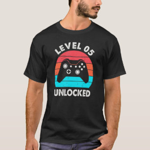 Level 5 Unlocked Video Gamer 5th Birthday Retr T-Shirt