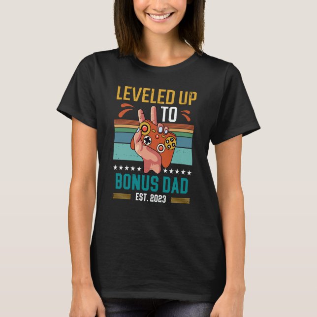 Leveled Up to Bonus Dad 2023 New Stepdad Gamer T-Shirt (Front)