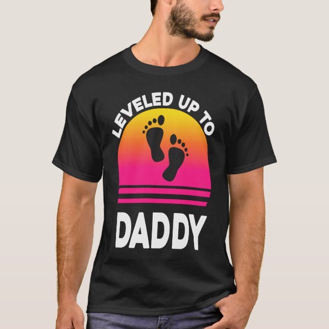 Leveled Up to Daddy Soon to be Dad Father  T T-Shirt (Front)