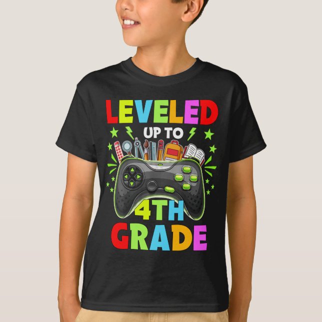 Levelled up to 4th Grade Teacher 4th Grade Back to T-Shirt (Front)