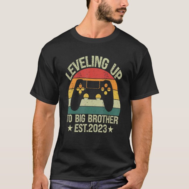 Levelling up to Big Brother 2023 funny gamer vinta T-Shirt (Front)