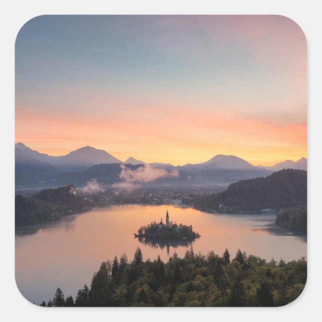 Lever au-dessus du lac Bled autocollant (Devant)
