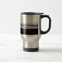 Lever de soleil sur la tasse de Tracel de montagne