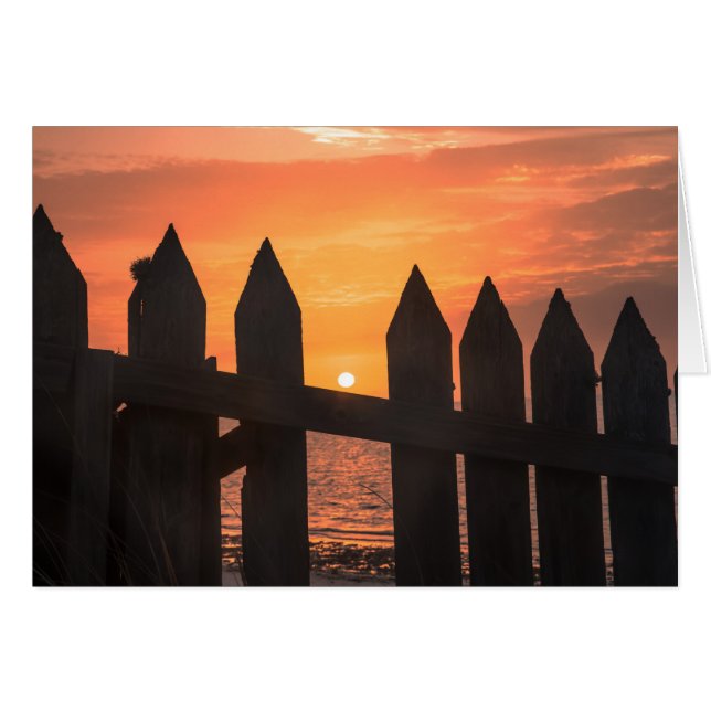 Lever du soleil à travers une clôture (Devant horizontal)