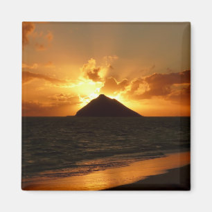 Lever du soleil d'Hawaii au aimant de la plage