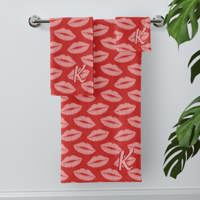 Levier Motif Serviettes de bain rouge et rose (Lots of lovely kisses on these bath towels. Add your initial! Perfect Valentine's Day gift)