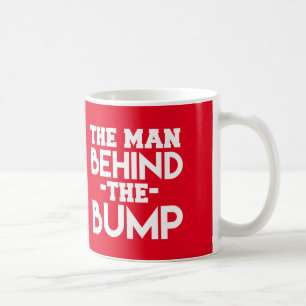 L'homme derrière la tasse de bosse