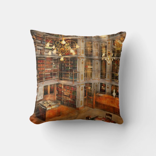 Library - A literary classic 1905 Throw Pillow (Front)