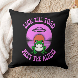 Lick the Toad Meet the Alien – Funny UFO Frog  Throw Pillow