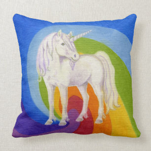 Licorne avec le coussin de carré d'arc-en-ciel