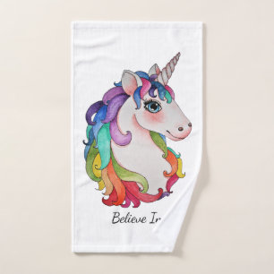 Licorne d'aquarelle avec des cheveux d'arc-en-ciel