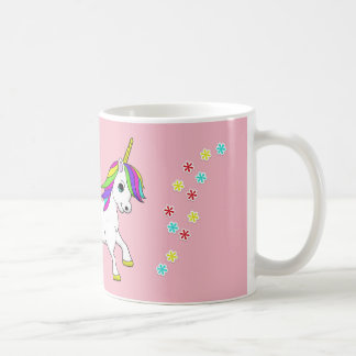 Licorne d'arc-en-ciel et tasse rose de fleurs