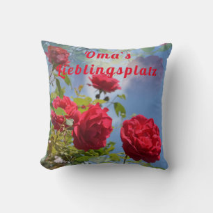 Lieblingsplatz mit roten Rosen Throw Pillow