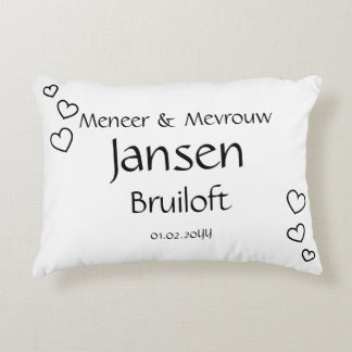 Liefdevol Trouwcadeau – Kussen met Naam en Datum - Accent Pillow