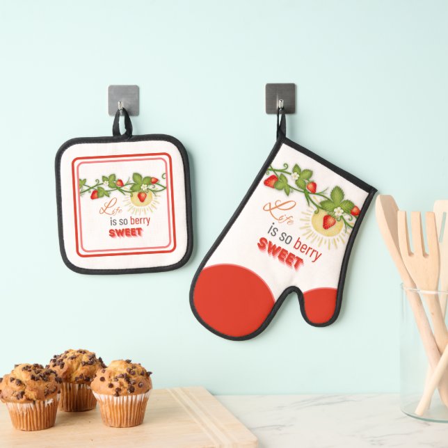 Life is Berry Sweet Oven Mitt & Pot Holder Set (Insitu(Hanging))