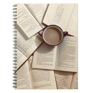 Light Academia Café et livres esthétiques