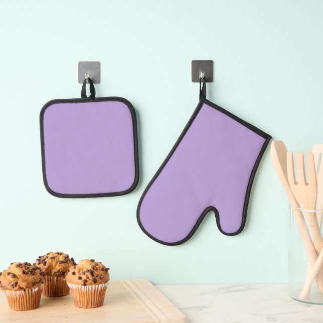 Light Pastel Purple Solid Colour Oven Mitt & Pot Holder Set (Insitu(Hanging))