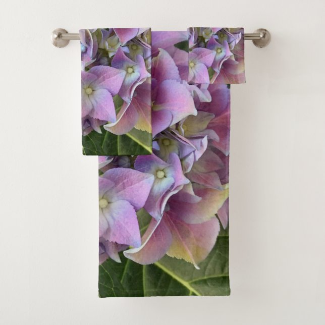Light purple hydrangea bath towel set (Insitu)