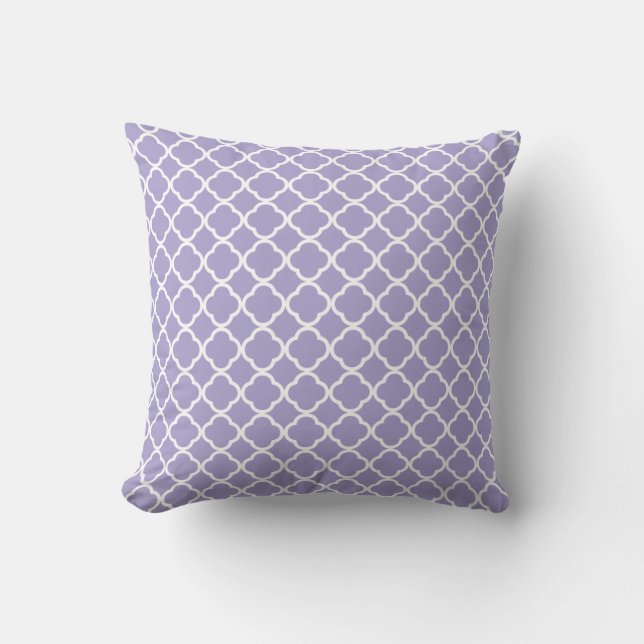 Light Purple Quatrefoil Pattern Throw Pillow (Front)