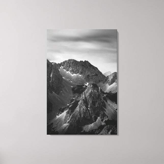 Light shining on majestic mountains canvas print (Front)