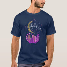 Lilly dans le T-shirt du logo de la ville