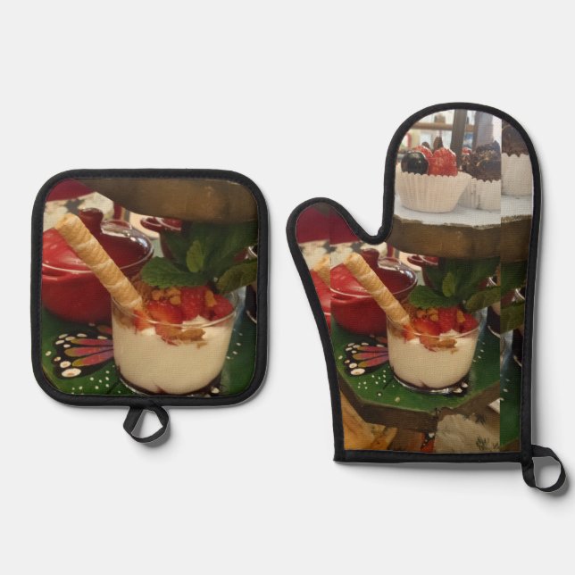 lily pot handles oven mitt & pot holder set (Front)