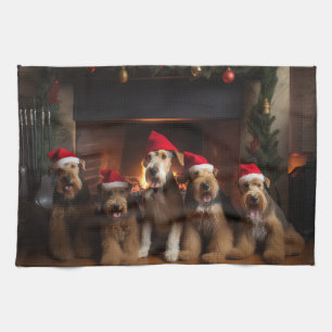 Linge De Cuisine Airedale près de la cheminée Noël
