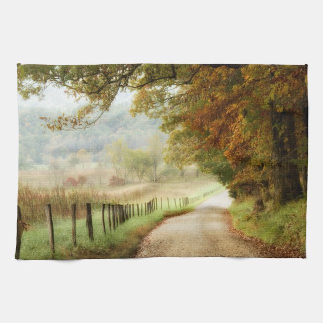 Linge De Cuisine Automne sur une route de campagne (Horizontal)