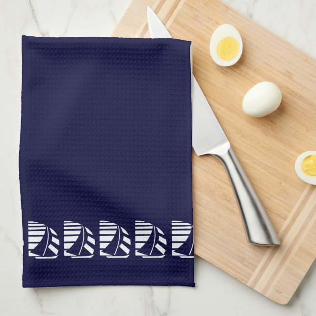 Linge De Cuisine Bateaux à voile blancs sur Blue Kitchen Towne (Quart Plié)