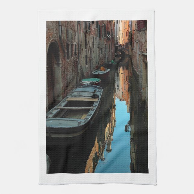 Linge De Cuisine Bateaux sur Canal Water Venice Italie Bâtiments (Vertical)
