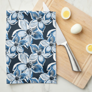 Linge De Cuisine Bleu, fleurs blanches sur un arrière - plan noir.
