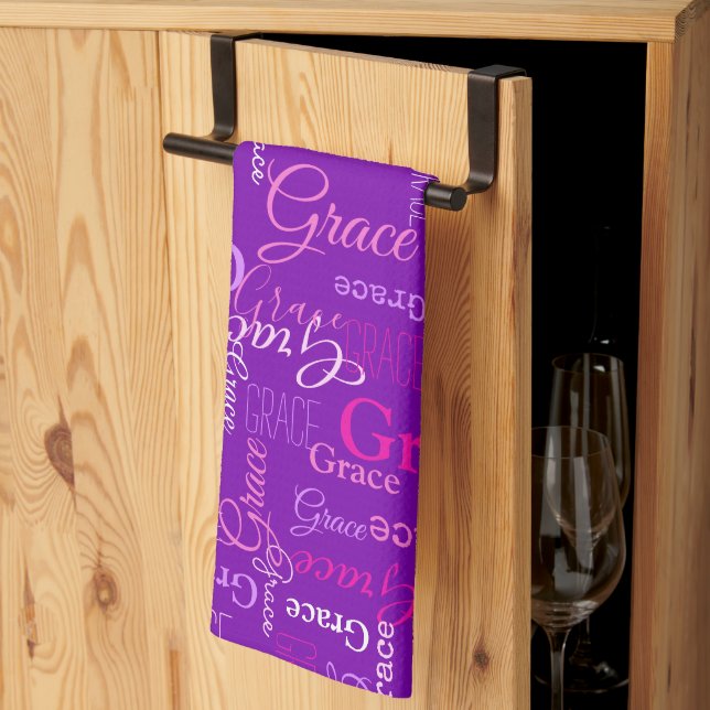 Linge De Cuisine Grace nom court personnalisé violet rose (Pliage en tiers)