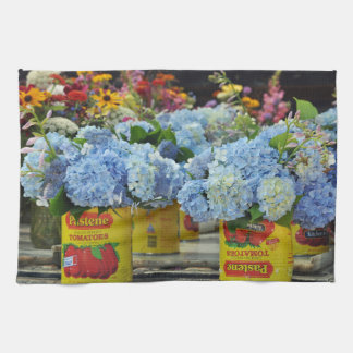 Linge De Cuisine Hydrangées et fleurs fraîches dans les boîtes à to