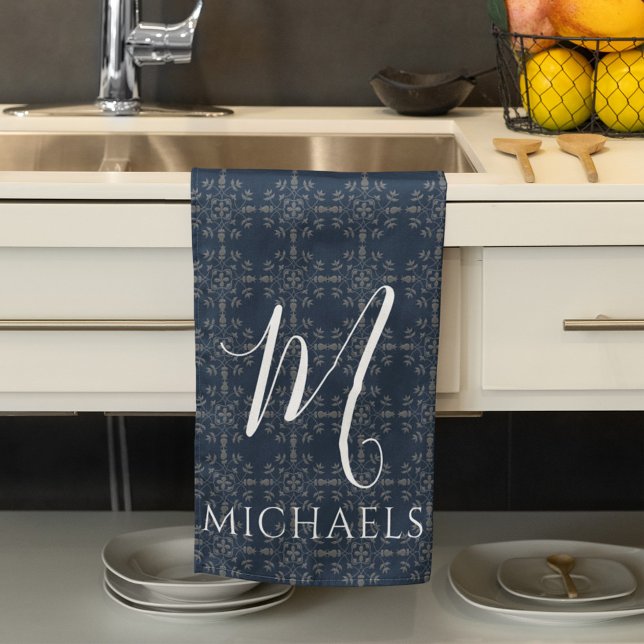 Linge De Cuisine Monogramme bleu marine Personnalisé (Navy blue monogram script kitchen towel. )