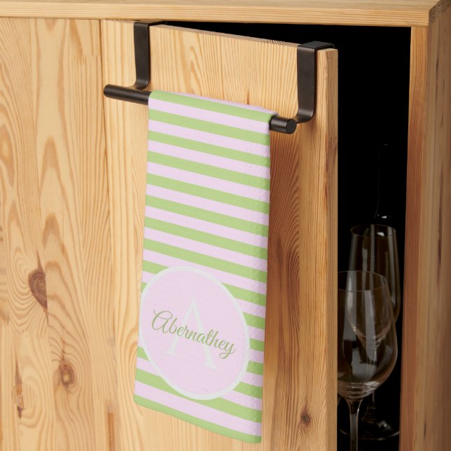 Linge De Cuisine Monogramme Initial & Nom Pastel Rose Vert Rayé (Pliage en tiers)