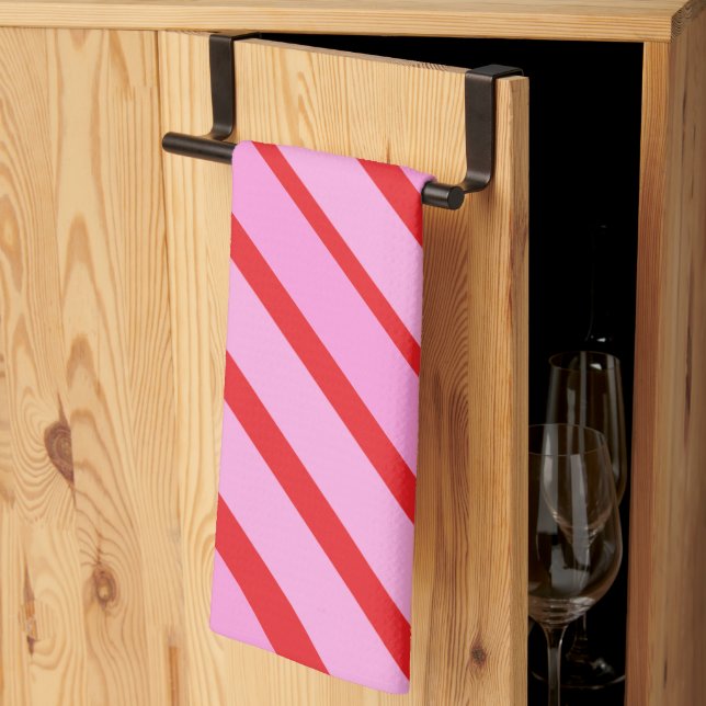 Linge De Cuisine Pink and Red Diagonal Stripes  (Pliage en tiers)