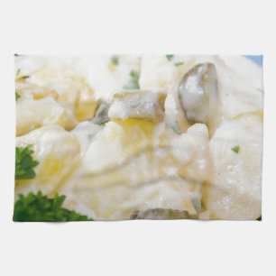 Linge De Cuisine Salade de pommes de terre avec saucisses et moutar
