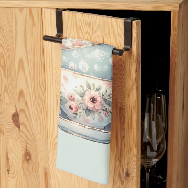 Linge De Cuisine Sleeping Owl in Stacked Floral Teacups (Pliage en tiers)