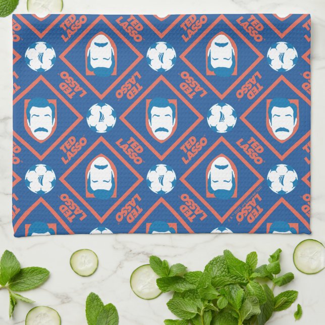 Linge De Cuisine Ted Lasso | Motif de diamant face et balle (Plié)