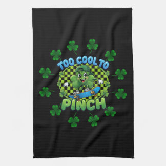 Linge De Cuisine Too Cool to Pinch Skateboard Shamrock St. Patricks